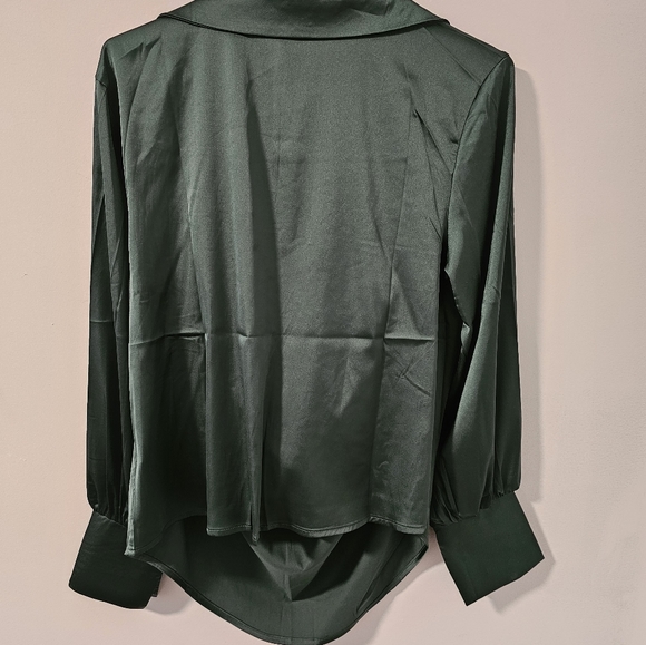 *NWT* Fashion Nova - Touch By Touch Satin Top - Hunter Green - Picture 9 of 9